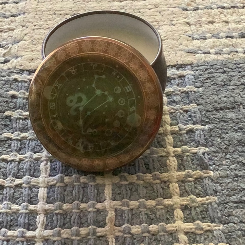 Leo candle tin new